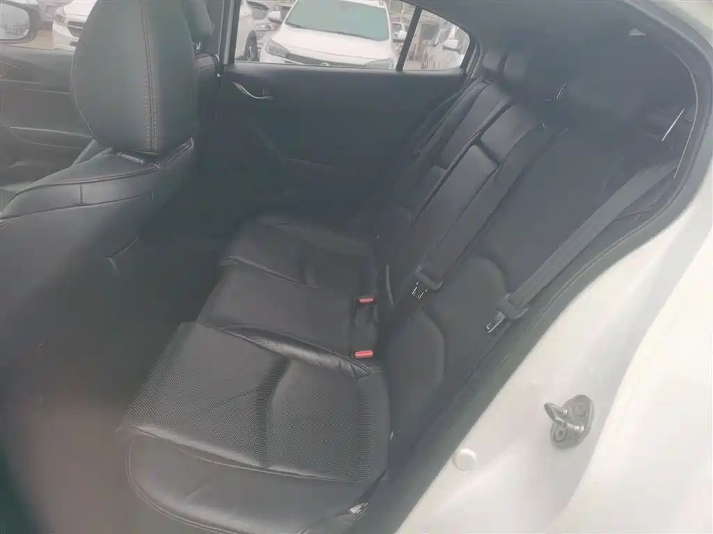 Mazda 3 Axela 2016 — фото 13