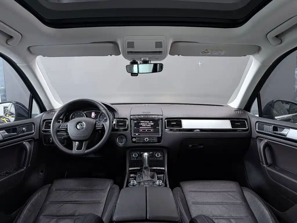 Volkswagen Touareg 2018 — фото 12