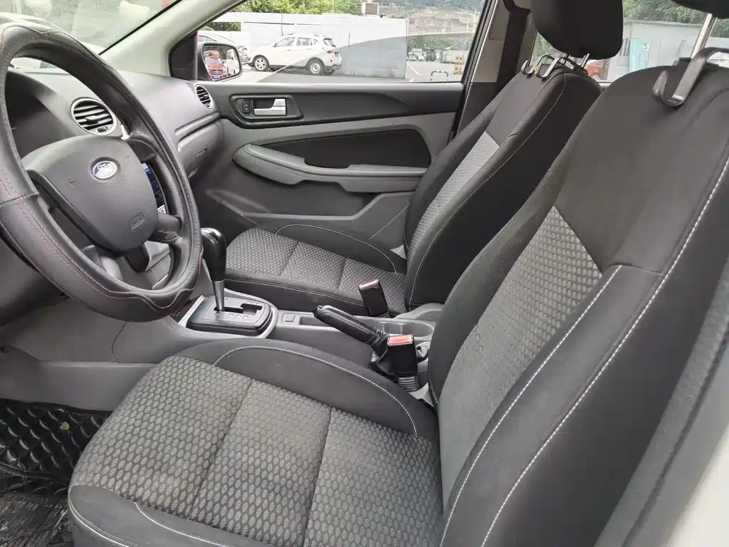 Ford Focus 2014 — фото 18