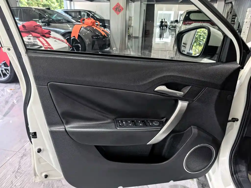 MG MG5 2013