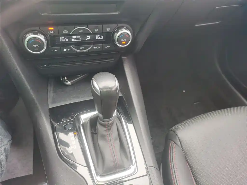 Mazda 3 Axela 2016 — фото 10