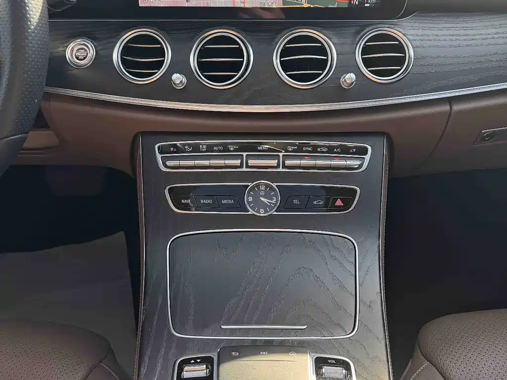 Mercedes-Benz E-Class 2019 — фото 15