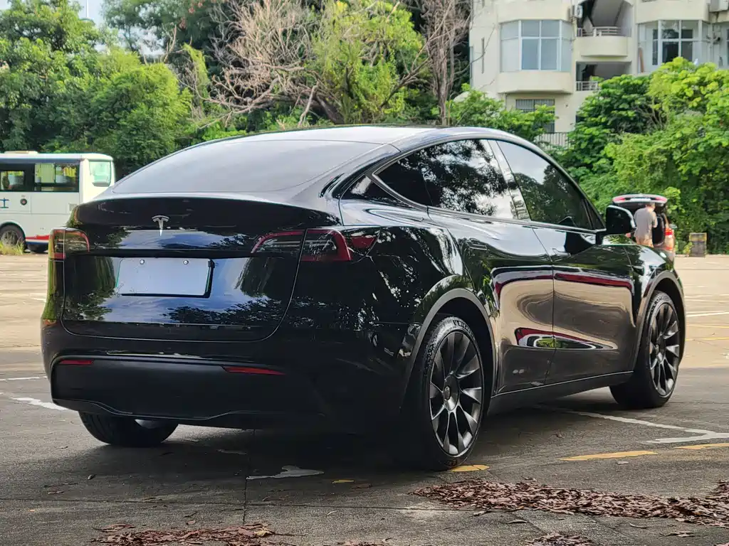 Tesla Model Y 2022 — фото 14