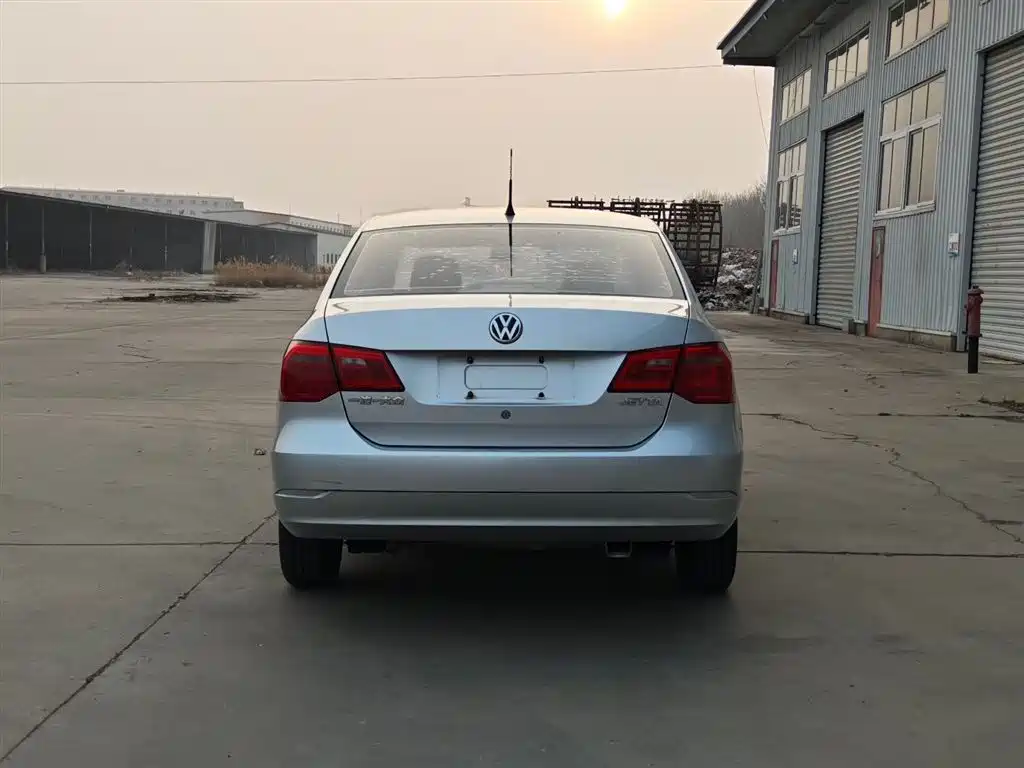 Volkswagen Jetta 2015 — фото 4