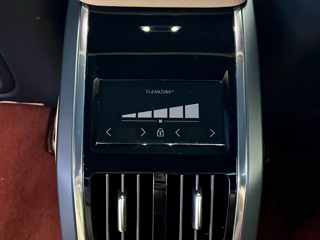 Volvo S90 2018 — фото 11