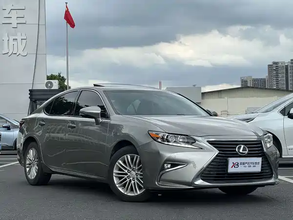 Lexus ES 2016