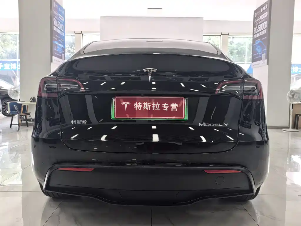Tesla Model Y 2023 — фото 13
