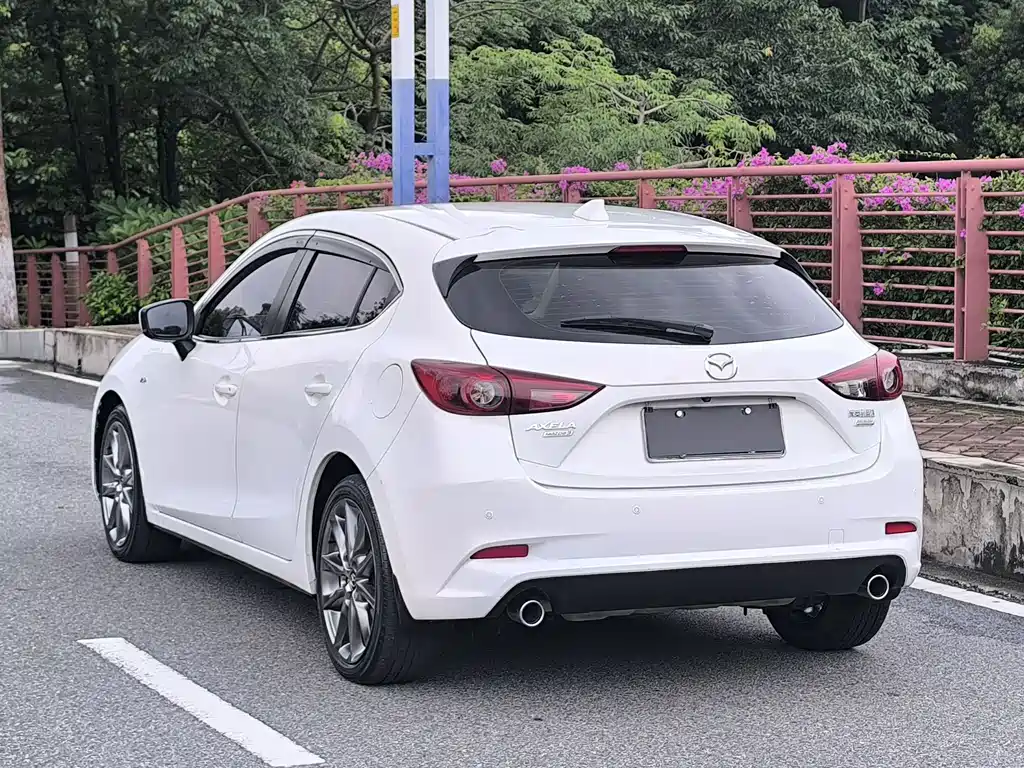 Mazda 3 Axela 2018 — фото 6