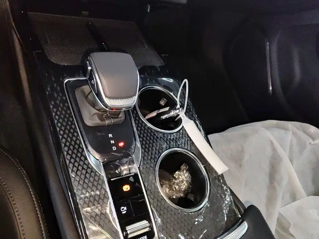 Hongqi HS3 PHEV 2026 — фото 14