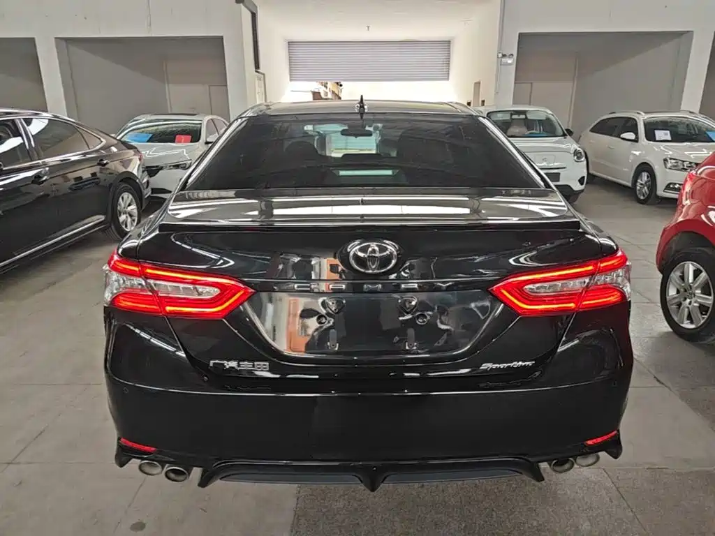 Toyota Camry 2021 — фото 6