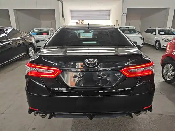 Toyota Camry 2021