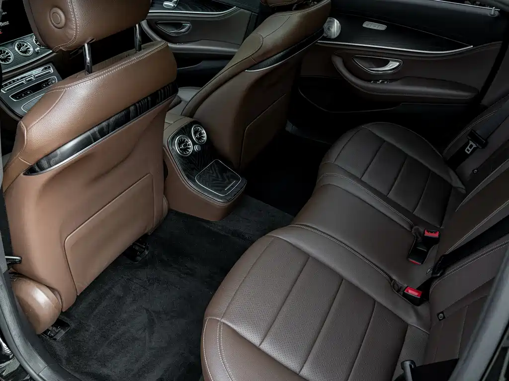 Mercedes-Benz E-Class 2022 — фото 15