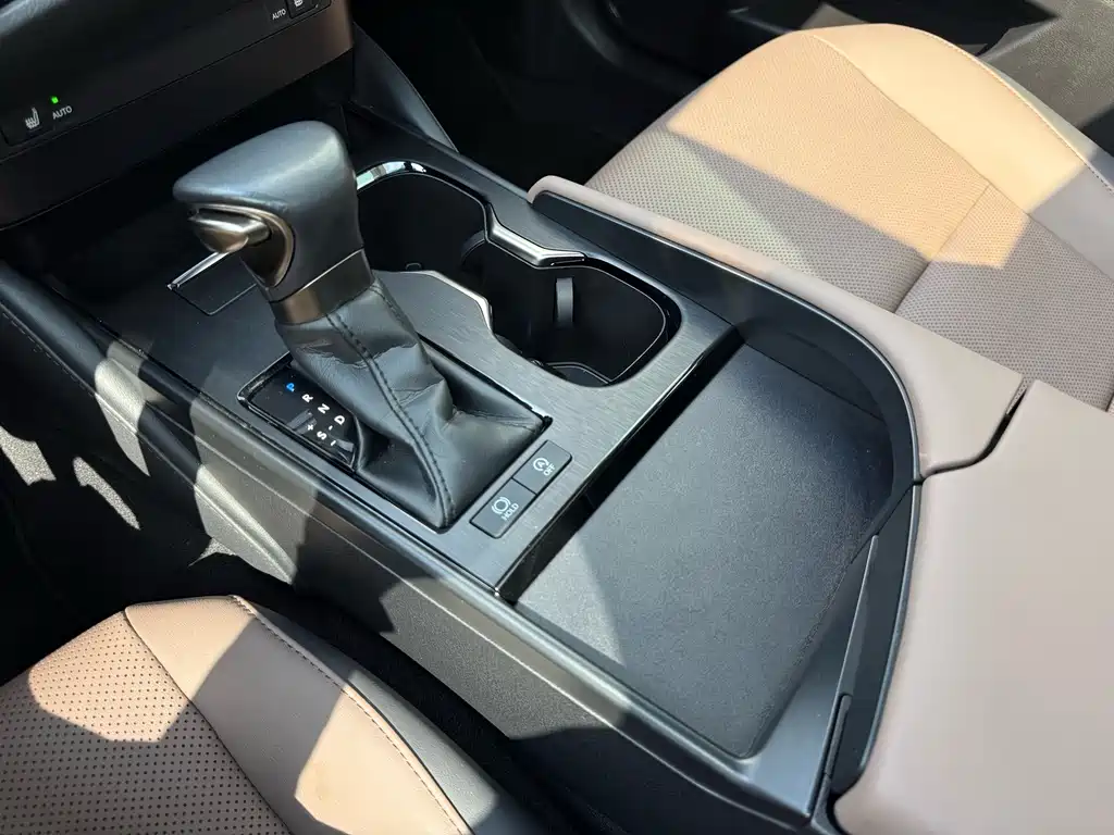 Lexus ES 2023 — фото 12