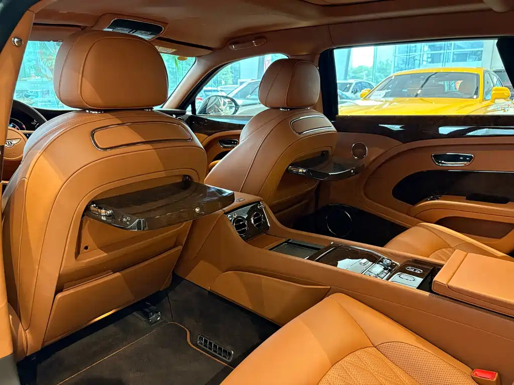 Bentley Mulsanne 2018 — фото 16