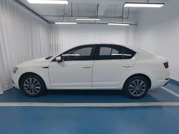 Skoda Octavia 2019 — фото 4