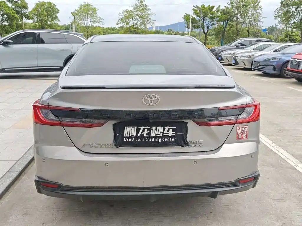 Toyota Camry 2024 — фото 9
