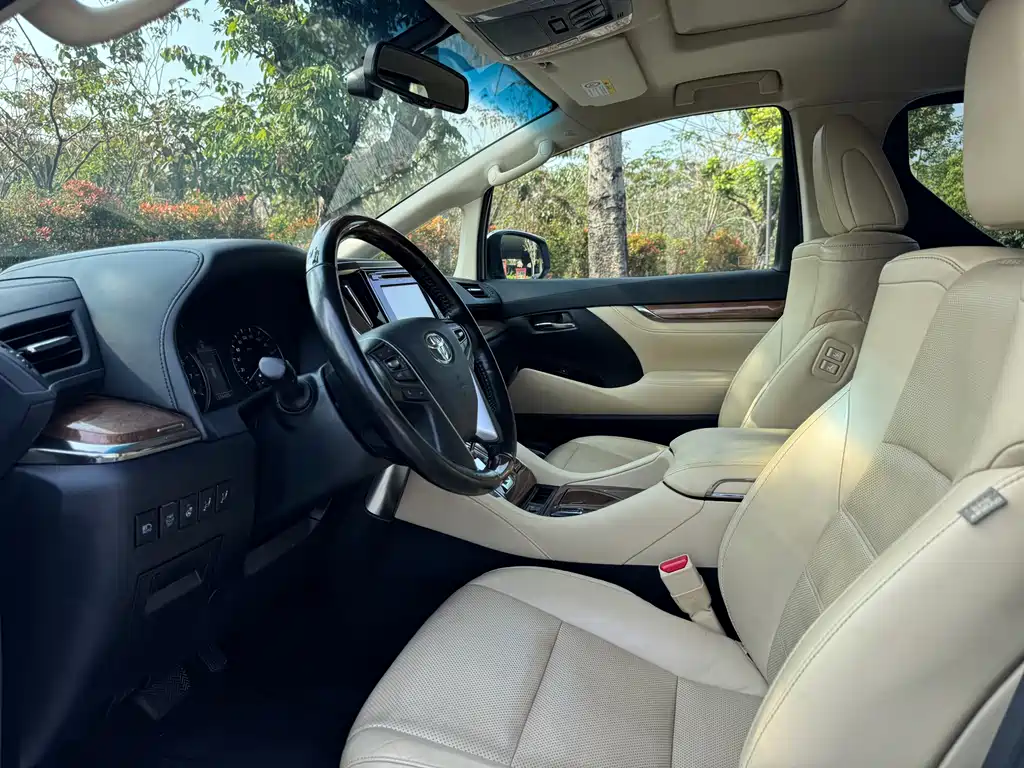 Toyota Alphard 2017 — фото 10