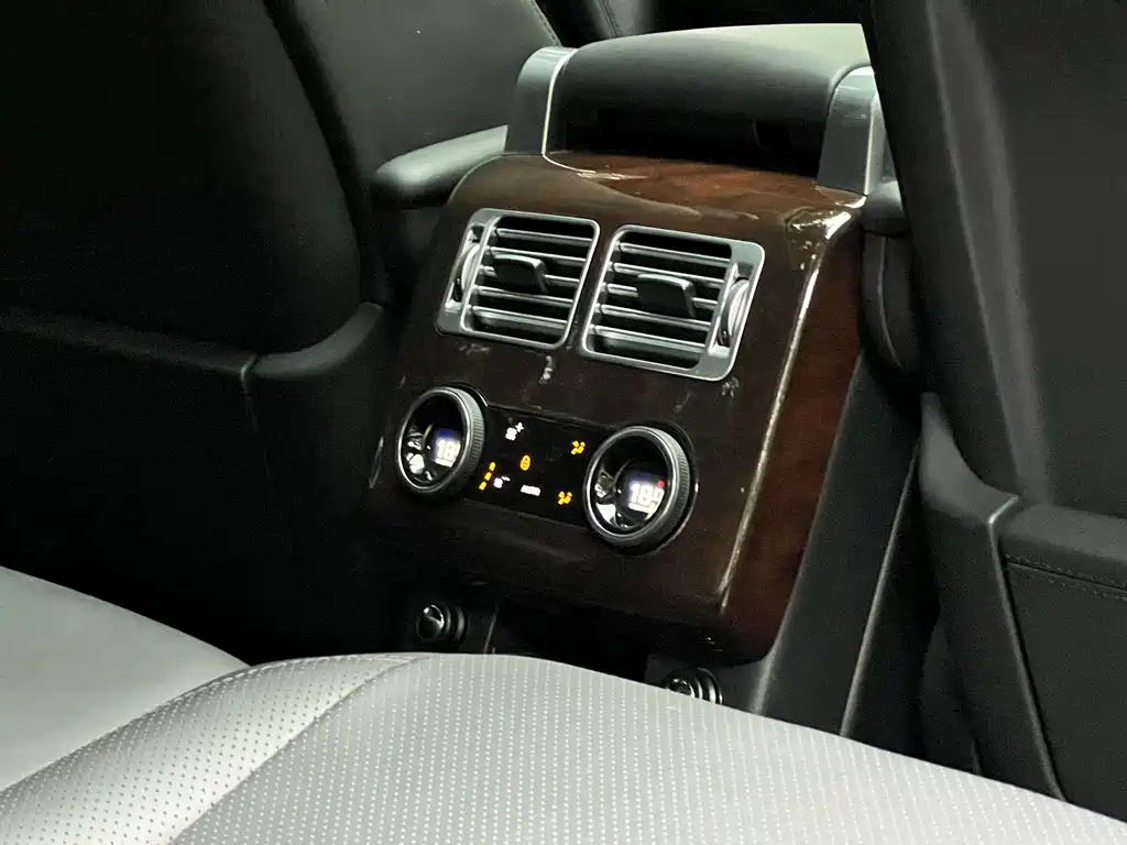 Land Rover Range Rover 2021 — фото 25