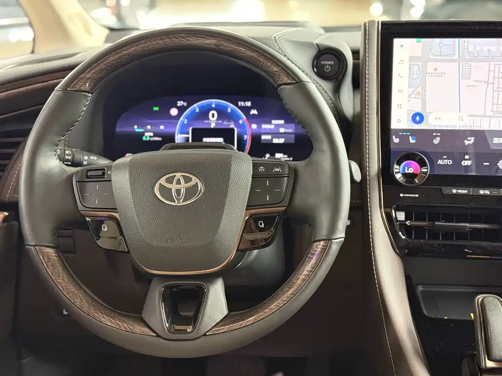 Toyota Alphard 2024 — фото 17