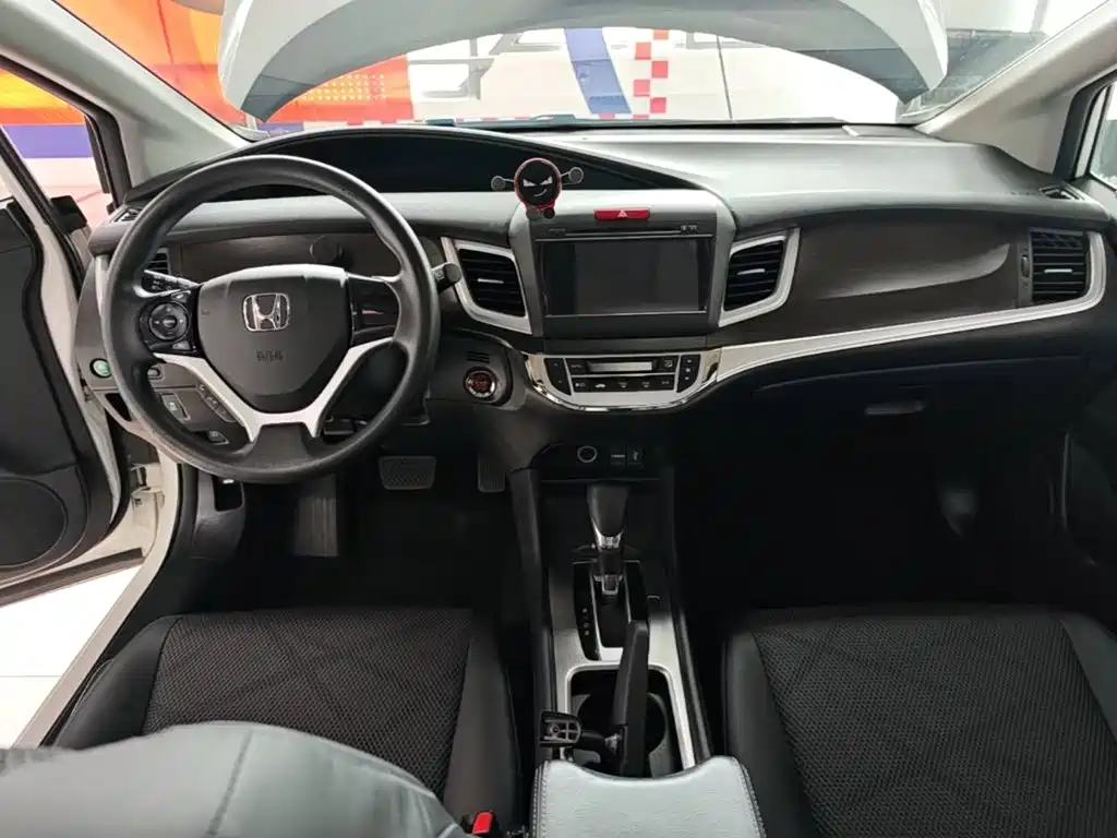 Honda Jade 2015 — фото 10
