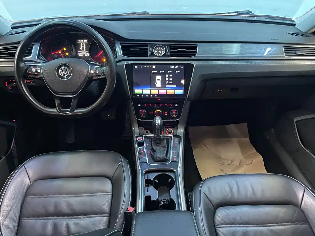 Volkswagen Passat 2017 — фото 12
