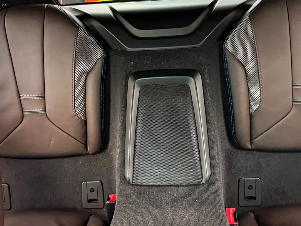 BMW i8 2017 — фото 14