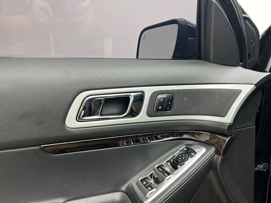 Ford Explorer 2015 — фото 14