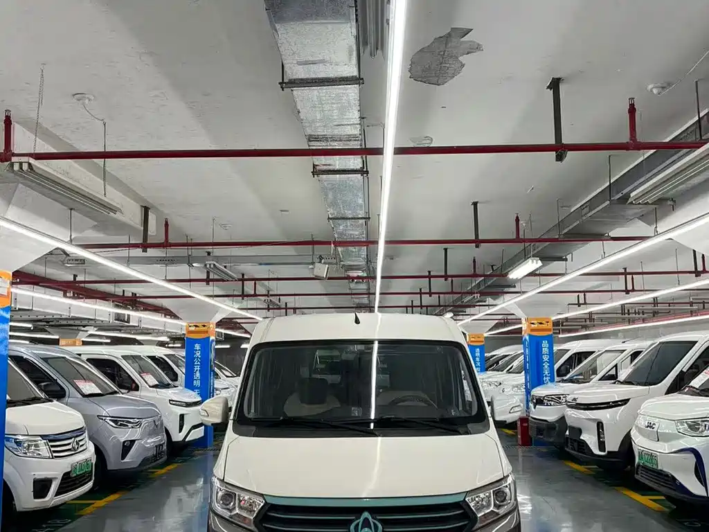 Changan Crossstar V5 EV 2024 — фото 2
