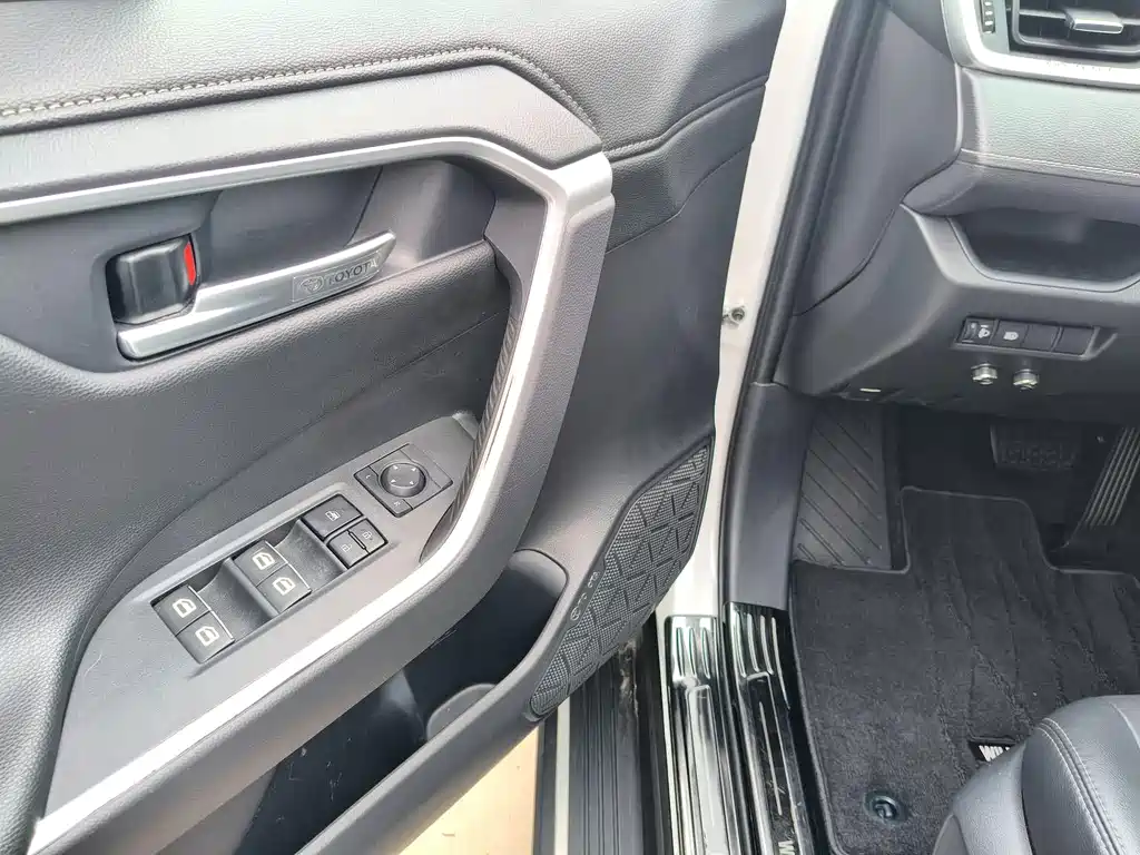 Toyota Wildlander 2022 — фото 12