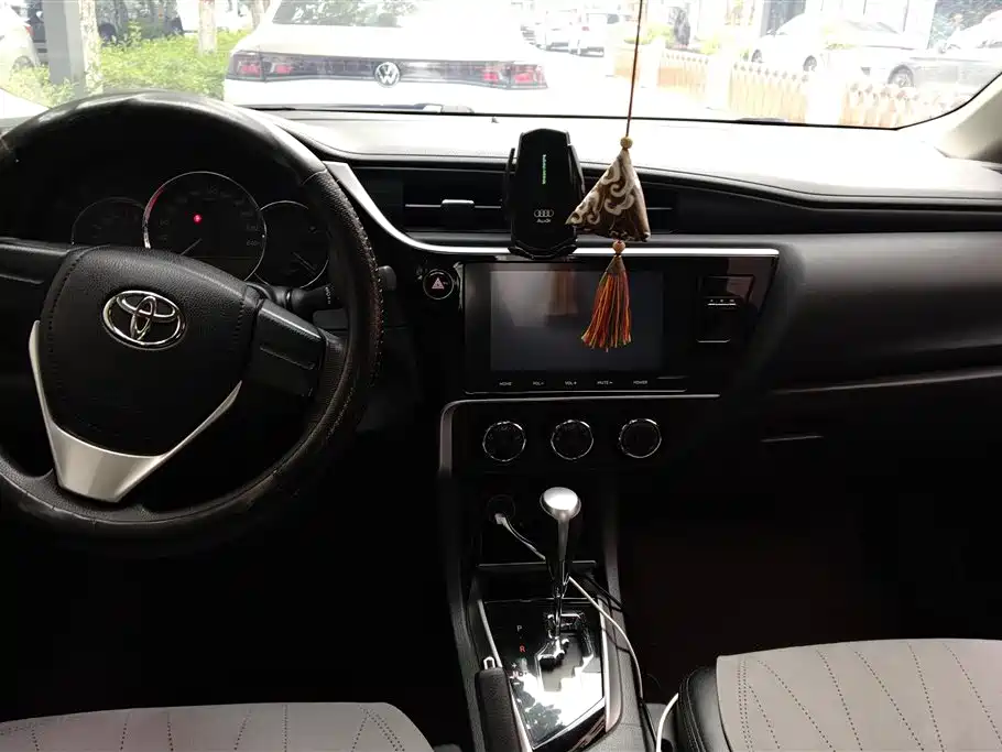 Toyota Corolla 2018 — фото 12