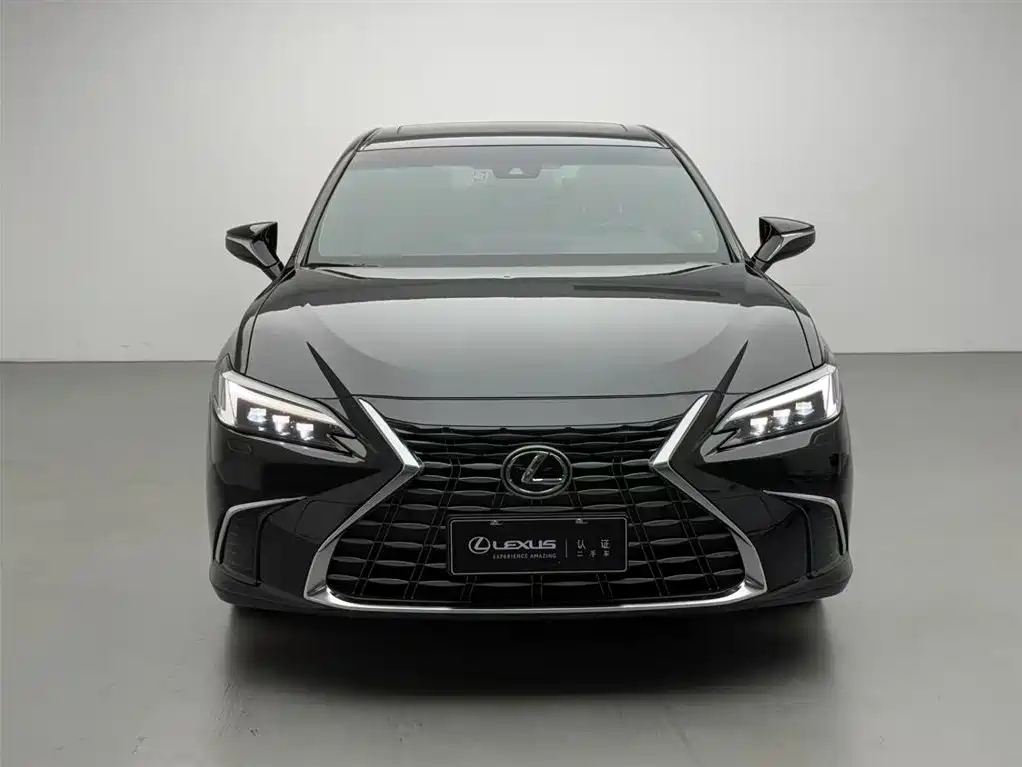 Lexus ES 2025