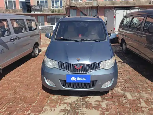 Wuling Hongguang 2015