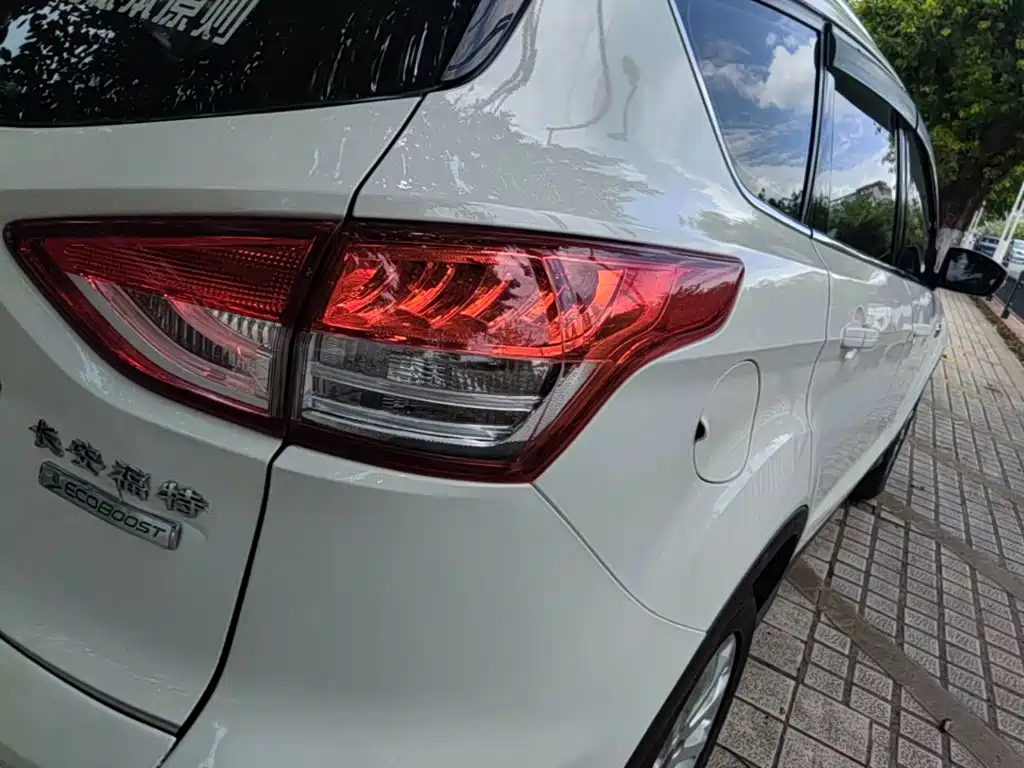 Ford Kuga 2016 — фото 24