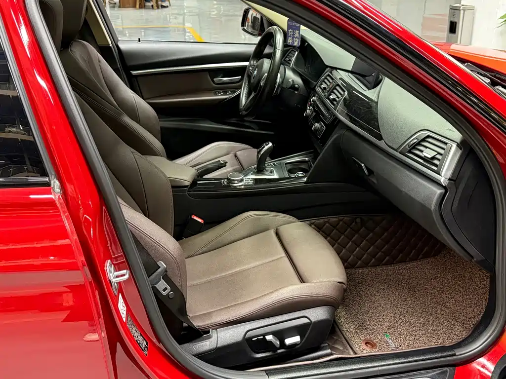 BMW 3 Series 2018 — фото 9