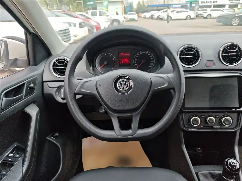Volkswagen Jetta 2019 — фото 11