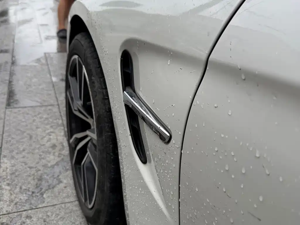 BMW 3 Series 2017 — фото 11