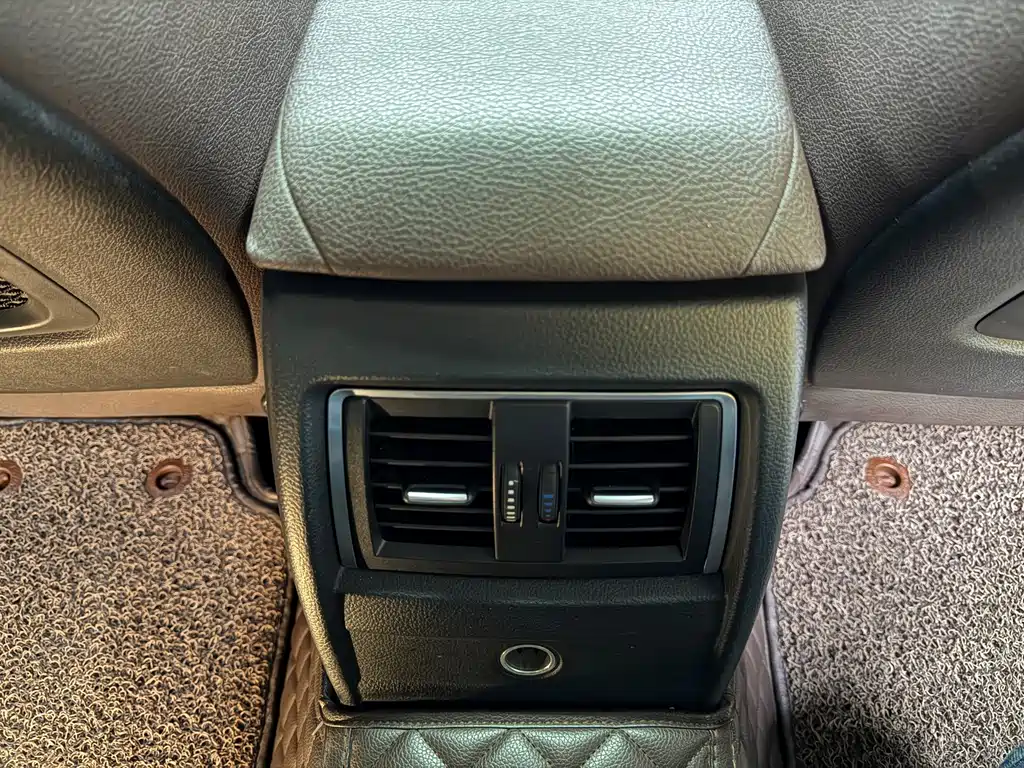BMW 3 Series 2018 — фото 15