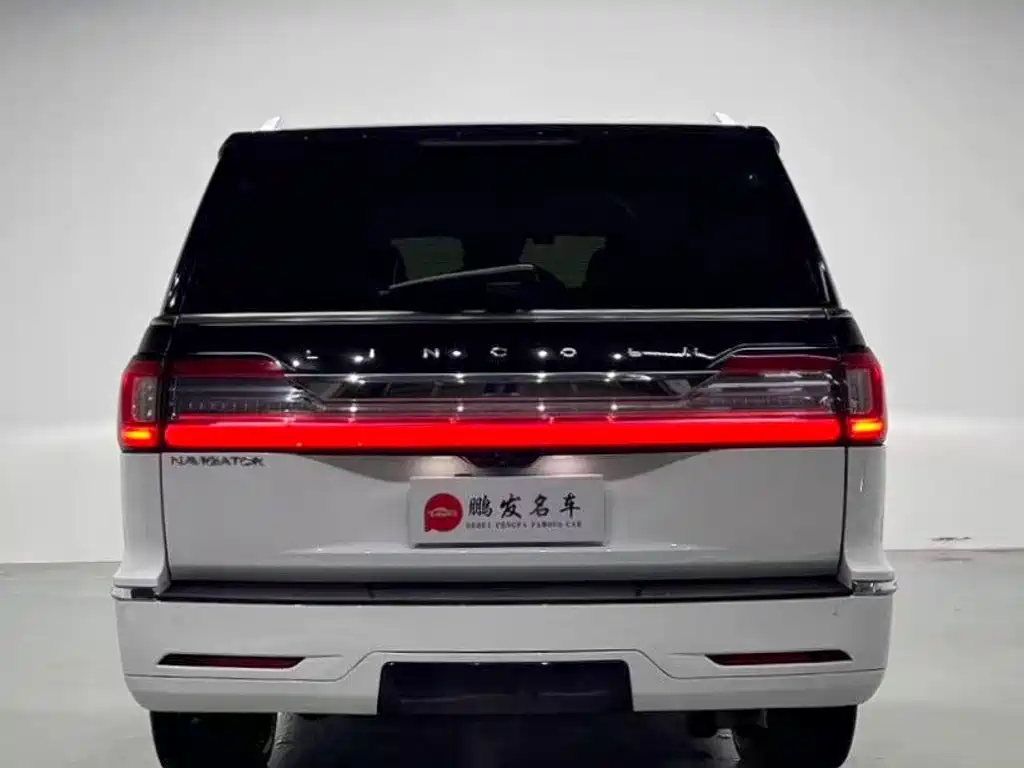 Lincoln Navigator 2018 — фото 19