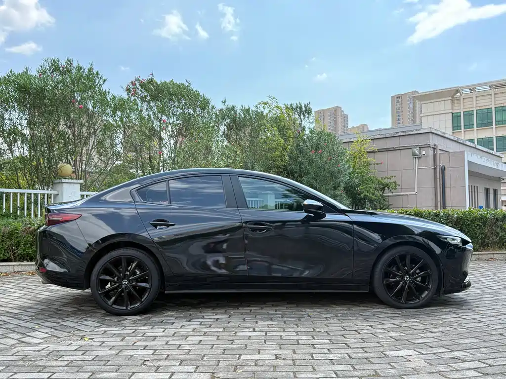 Mazda 3 Axela 2019 — фото 10