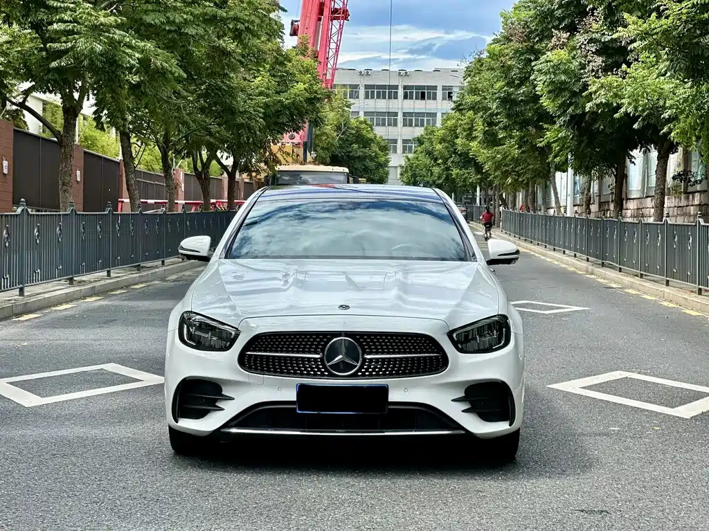 Mercedes-Benz E-Class 2022