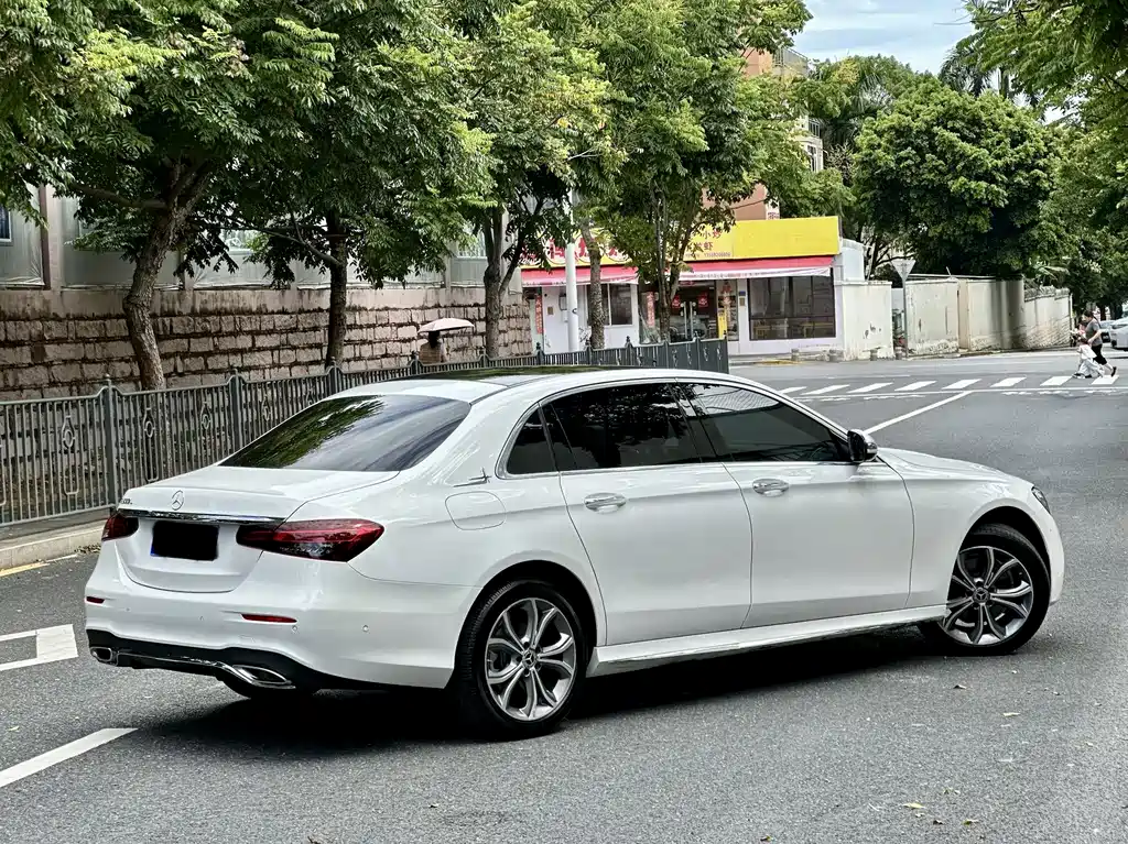 Mercedes-Benz E-Class 2022