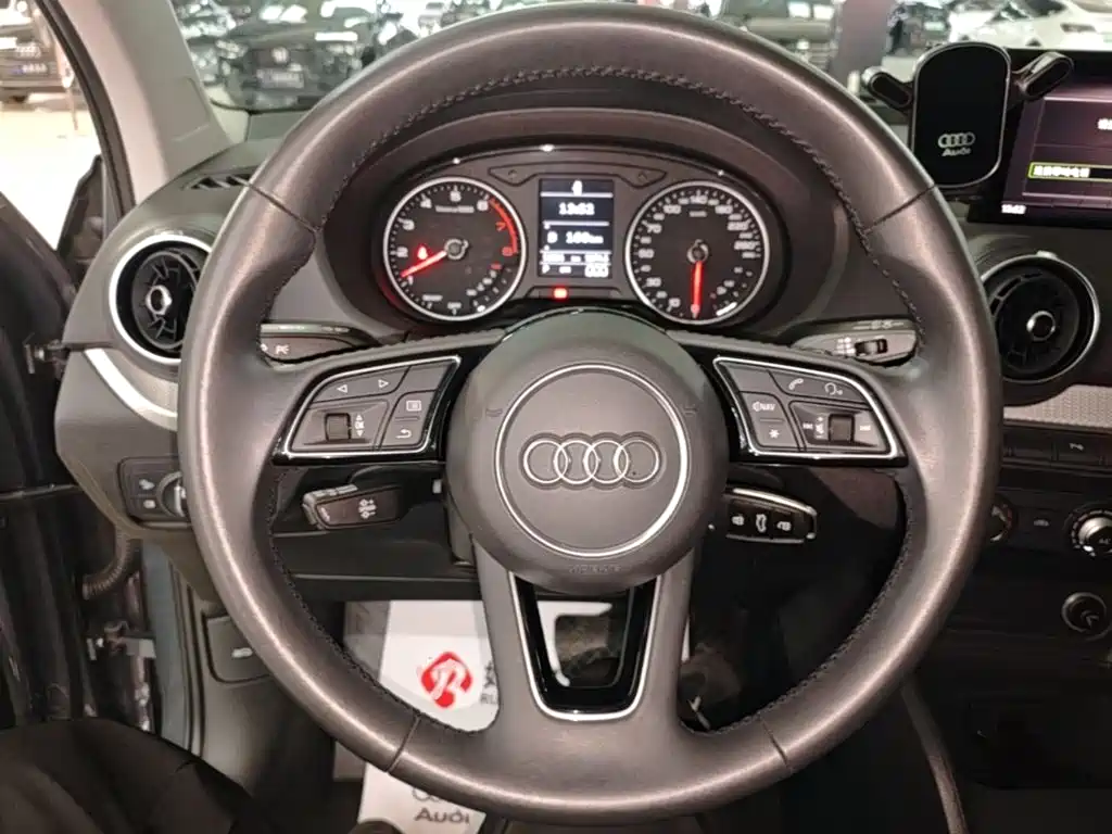 Audi Q2L 2021 — фото 11