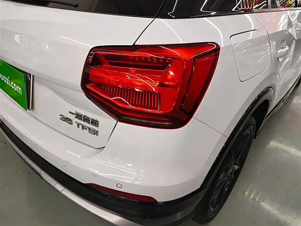 Audi Q2L 2019 — фото 8