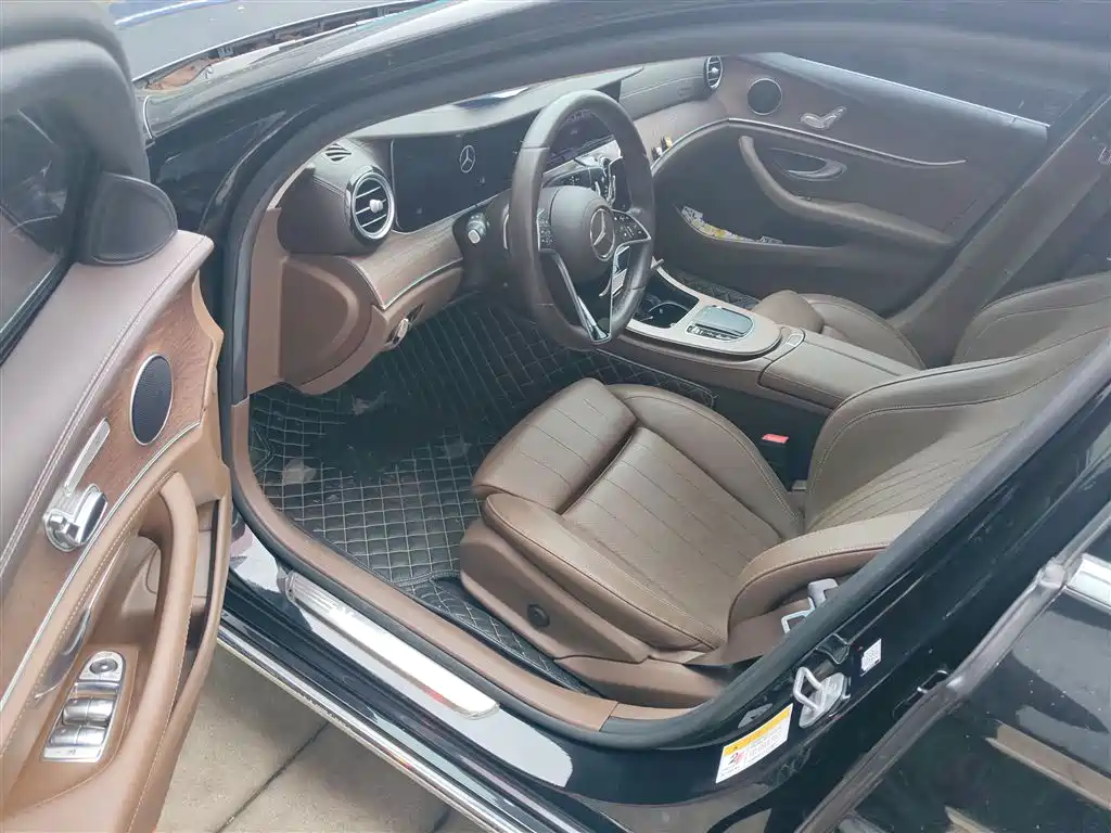 Mercedes-Benz E-Class 2022 — фото 16