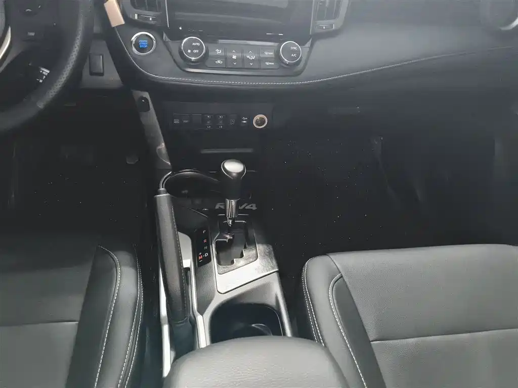 Toyota RAV4 2019 — фото 14