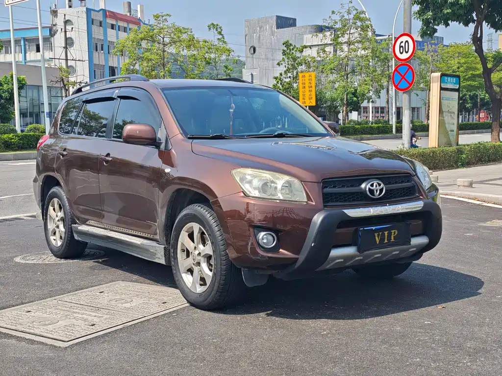 Toyota RAV4 2012 — фото 3