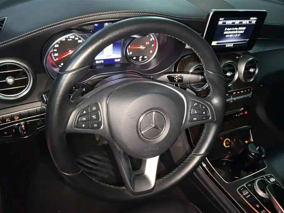 Mercedes-Benz GLC 2017 — фото 15