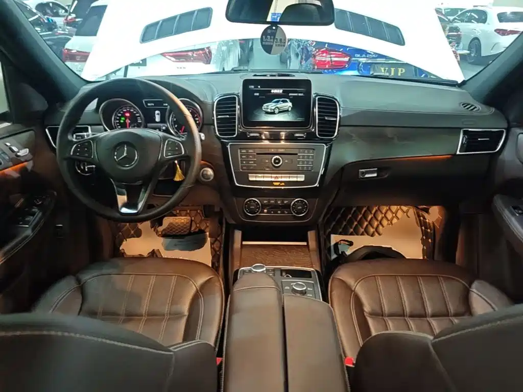 Mercedes-Benz GLE 2017 — фото 10