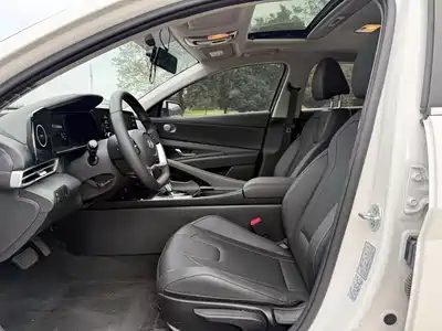 Hyundai Elantra 2024