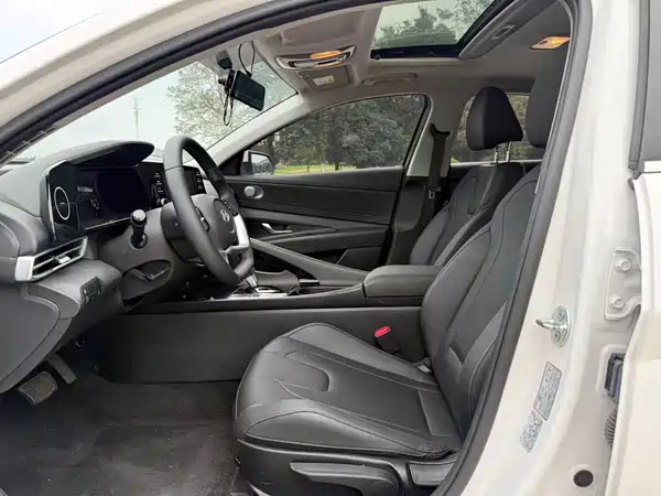 Hyundai Elantra 2024